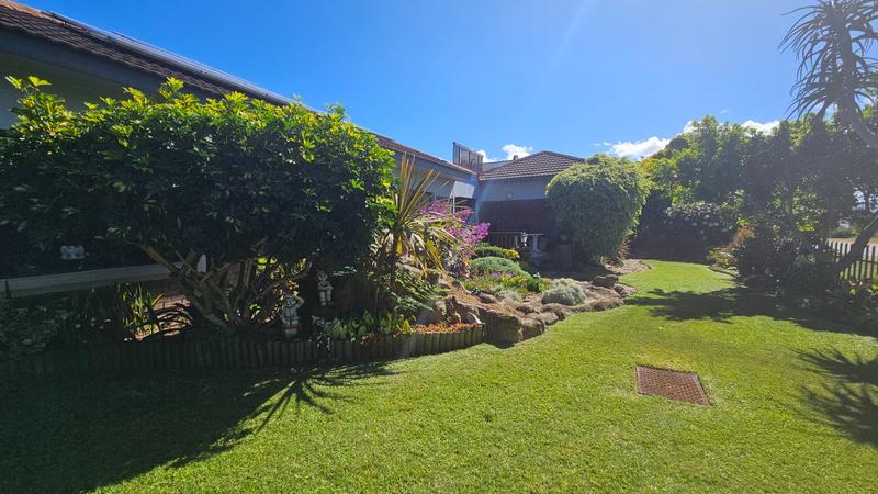 6 Bedroom Property for Sale in Fraaiuitsig Western Cape